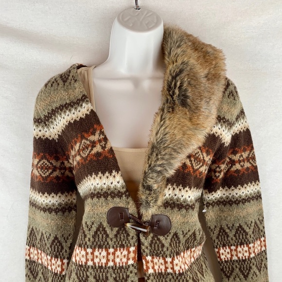 Skyr Women’s Wool Sweater w/ Faux Fur Trim Option - Picture 2 of 5